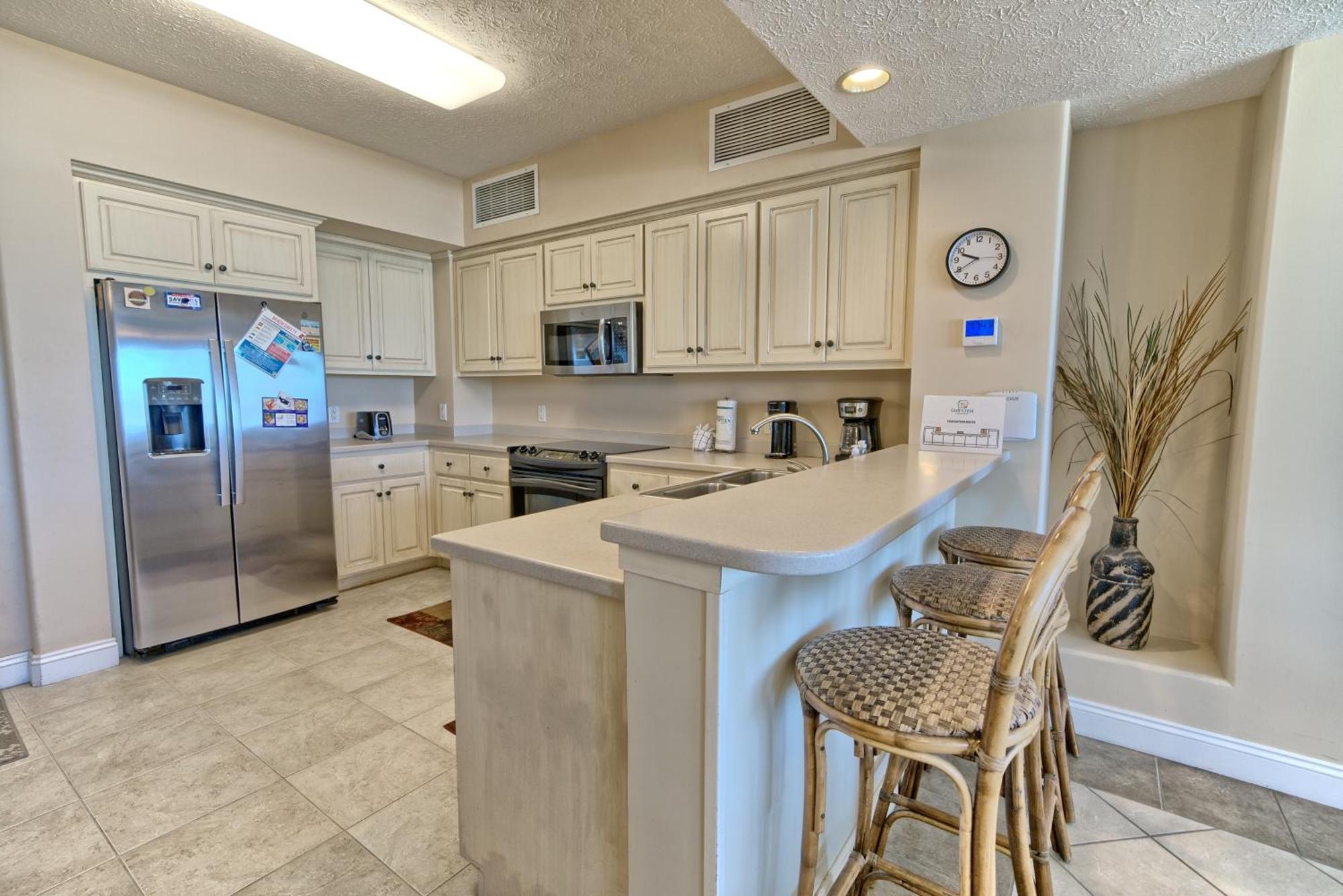 Apartment Beautiful Beachfront With Pool View - Unit 0203