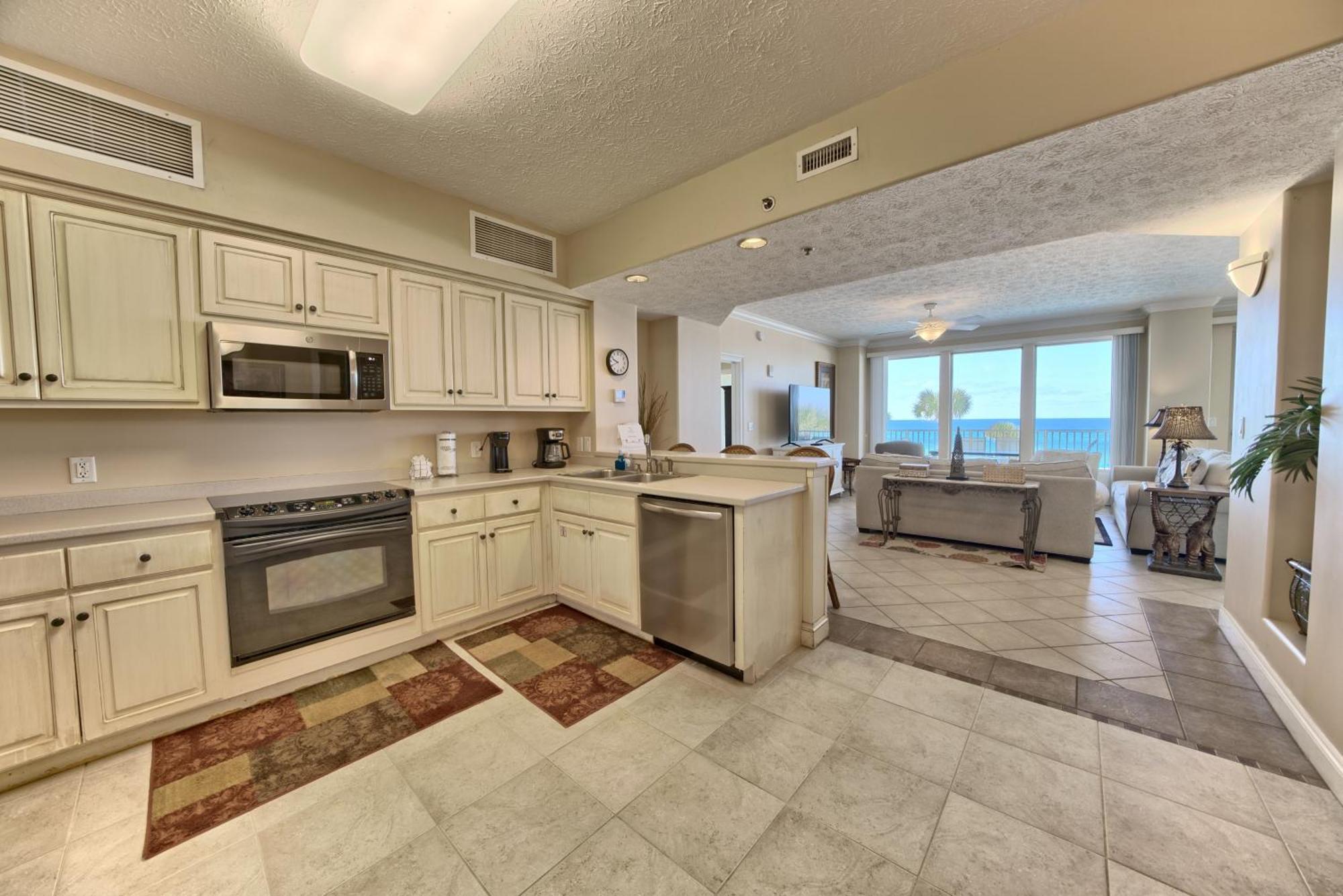 Beautiful Beachfront With Pool View - Unit 0203 Apartment Panama City Beach